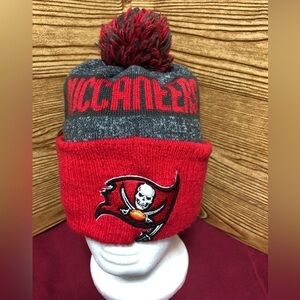 💫New Era NFL Tampa Bay Buccaneers wool blend Cuffed Pom Hat